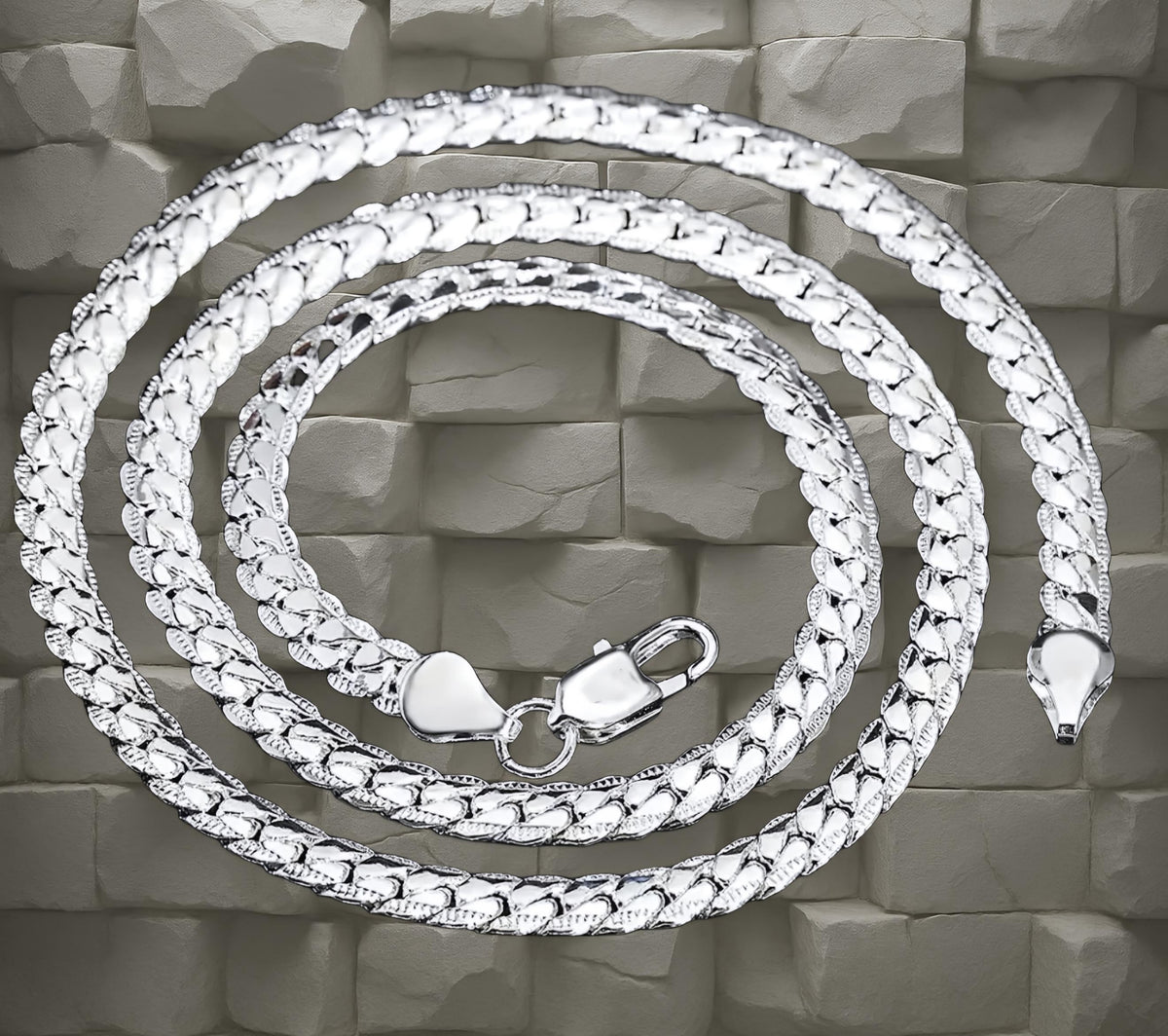 Kette im Silber-Design/Silver-tone necklace