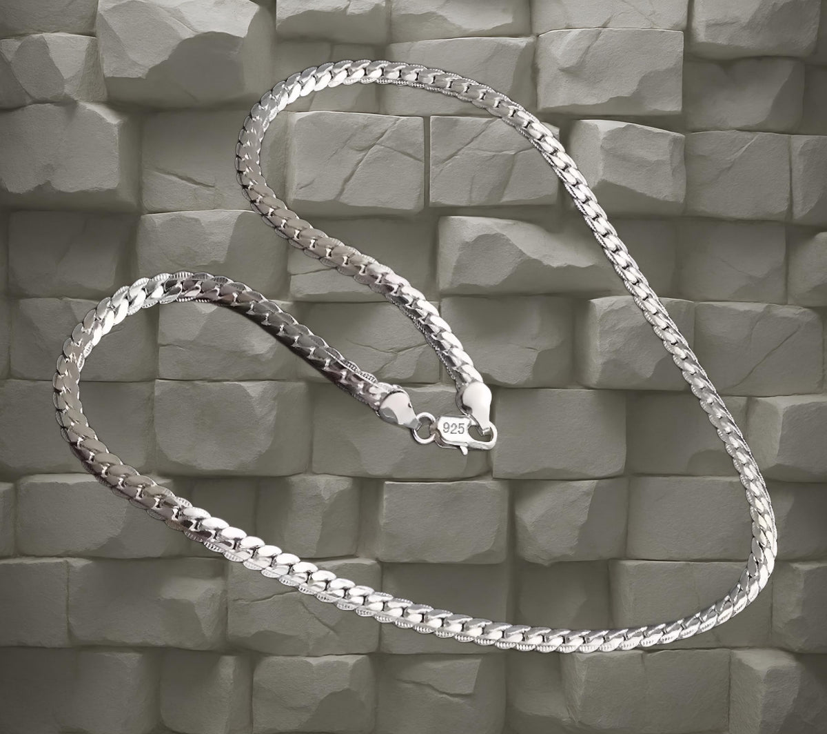 Kette im Silber-Design/Silver-tone necklace